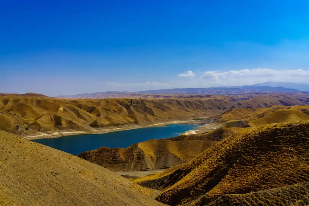 A tour of Uzbekistan's scenic spots: a pass, a reservoir, and the "Plateau of Demons"